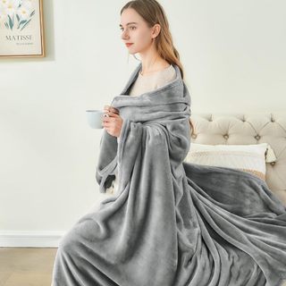 Chăn Tuyết Nhung Siêu Mềm Mịn 1,6KG Dày Dặn, Mền Đắp Sofa Giường Ngủ, Chăn Văn Phòng Giữ Ấm Gọn Nhẹ