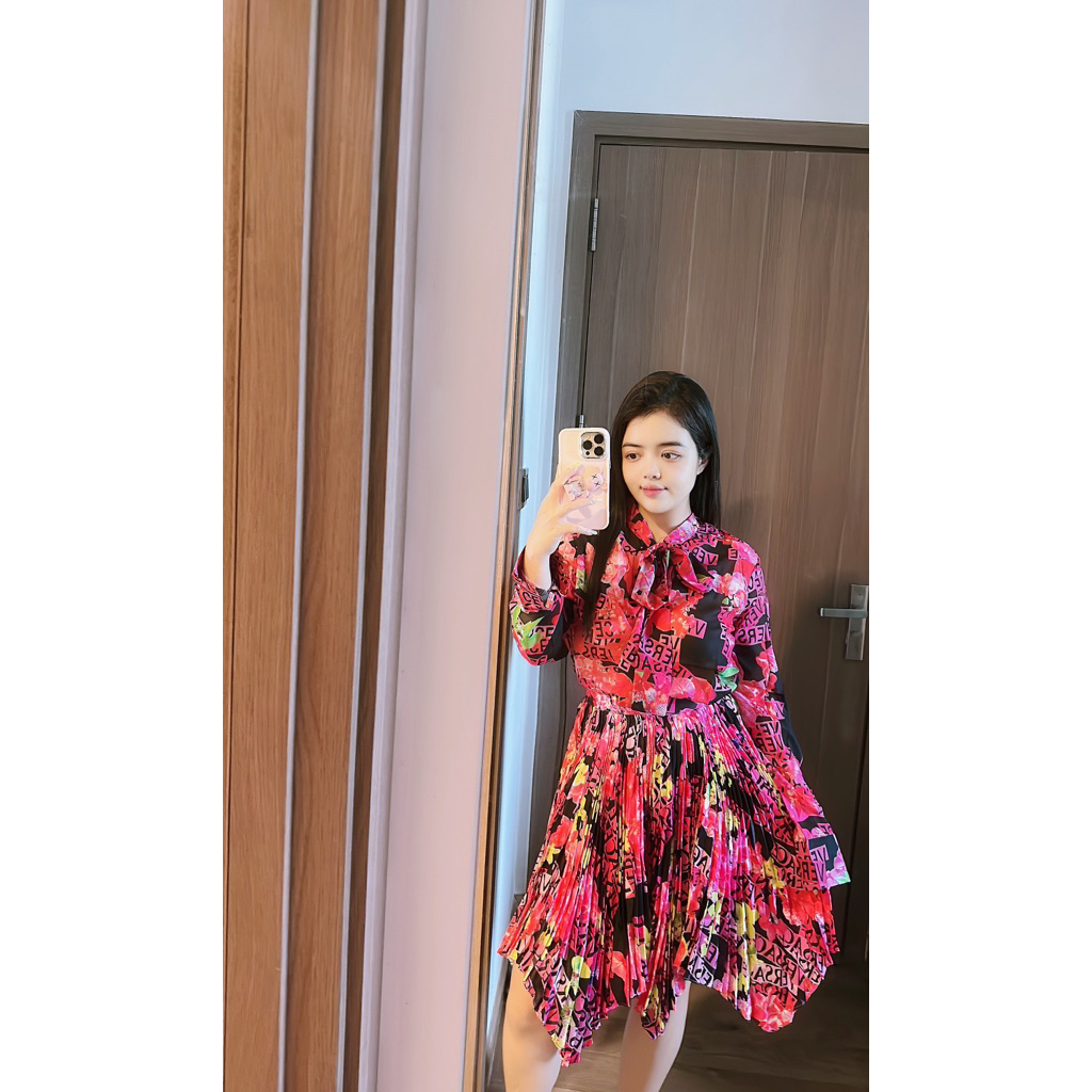 set áo sơ mi voan và leggings hồng chữ Versace