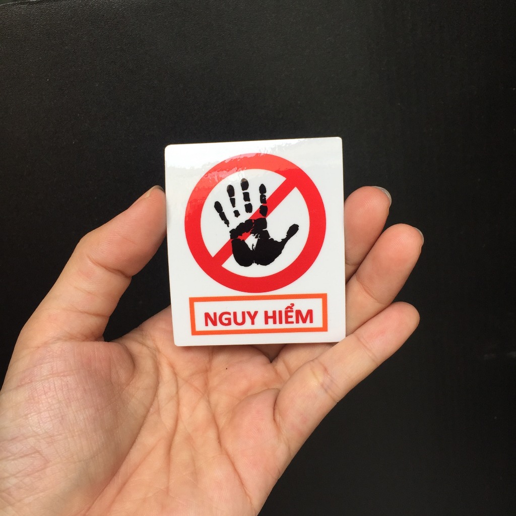 Cảnh báo nguy hiểm, cấm sờ chạm. Decal chống nước, không bay màu