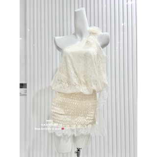 Jumsuit áo lệch vai mix ren đính hoa lớn nhún bồng liền váy chữ A ôm body xinh xắn tiểu thư cho nàng – BaoTrang.clothes