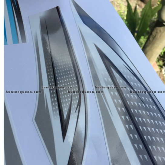 Tem rời xe Wave màu trắng, tem DX. Thay đổi màu sắc và chi tiết theo yêu cầu. Sắc nét, bền màu