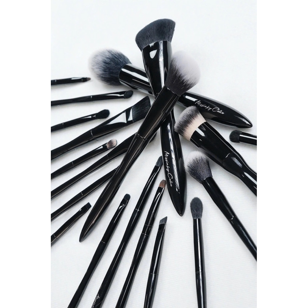 Bộ cọ trang điểm 23 cây Missie by Celin – lông mềm mịn, đủ chức năng – kèm túi đựng sang xịn.
