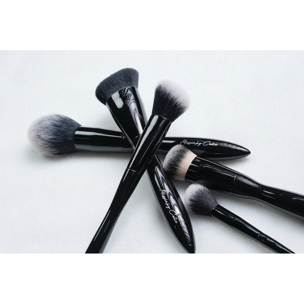 Bộ cọ trang điểm 23 cây Missie by Celin – lông mềm mịn, đủ chức năng – kèm túi đựng sang xịn.