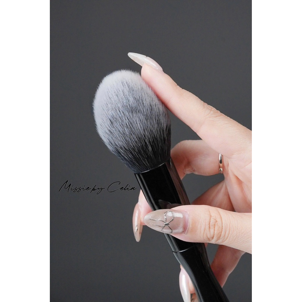 Bộ cọ trang điểm 23 cây Missie by Celin – lông mềm mịn, đủ chức năng – kèm túi đựng sang xịn.