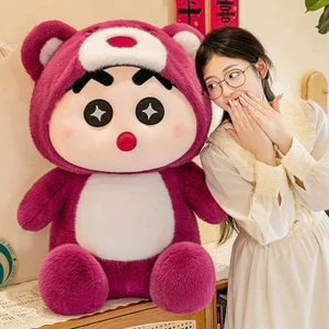 Gấu Bông Shin Bút Chì Cosplay Lotso Đỏ – Thú Nhồi Bông Hoạt Hình Dễ Thương