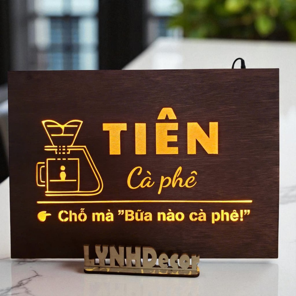 Bảng hiệu gỗ plywood đèn led cắt laser. LynhDecor miễn phí thiết kế nội dung theo yêu cầu