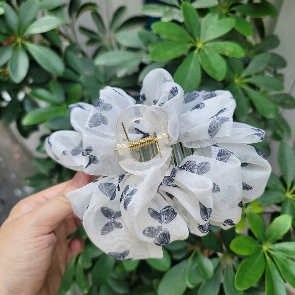 Trắng họa tiết bướm