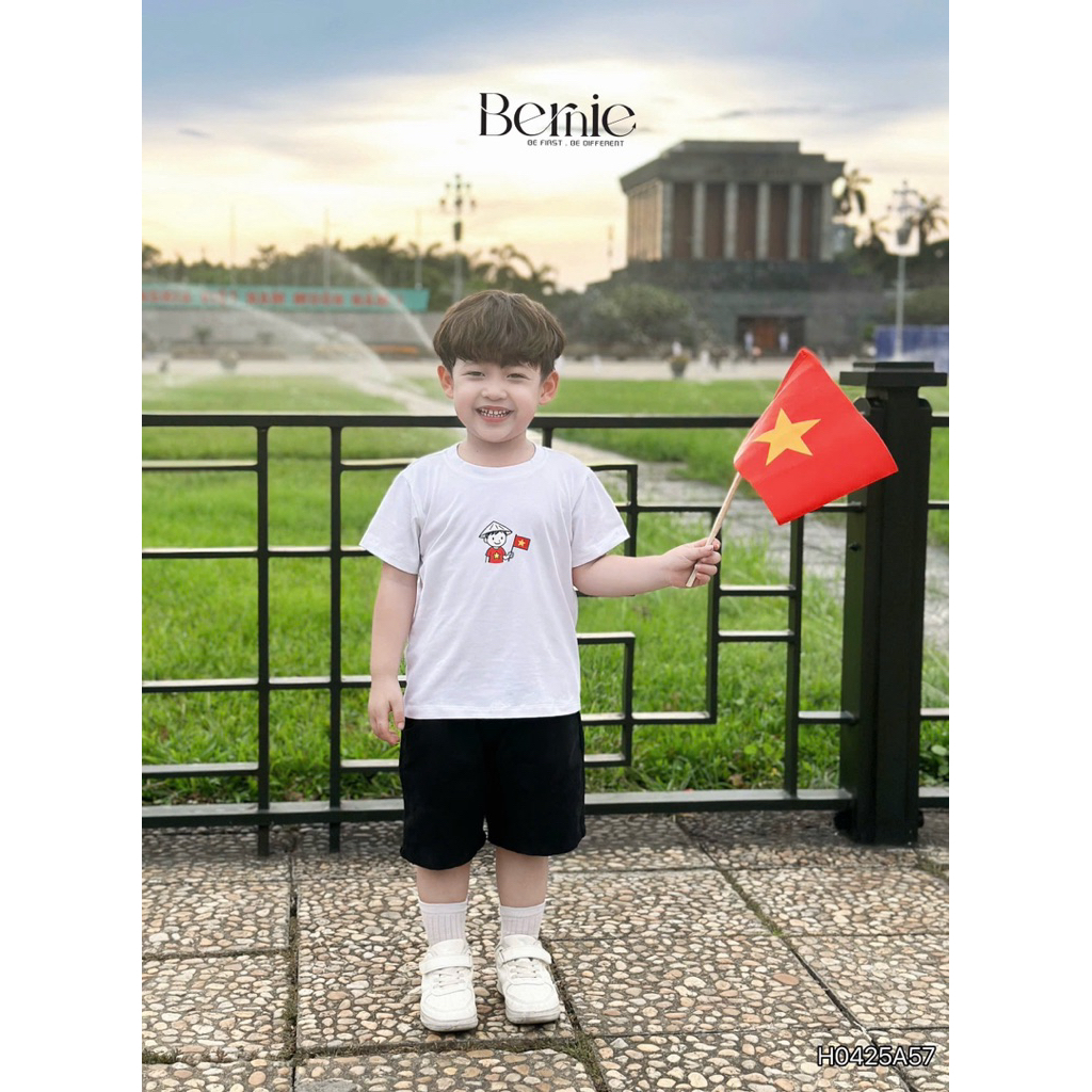 Áo Cotton Bé Trai Bé Gái In Hình Lá Cờ Việt Nam Bernie H0425A57 Size 80-130 (9-24kg)