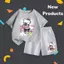 Bộ Tay Ngắn Cho Bé – Hình Hello Kitty Chụp Hình Cùng Nhóm Bạn, Vải Thoáng Mát Mặc Cả Ngày (M 209)