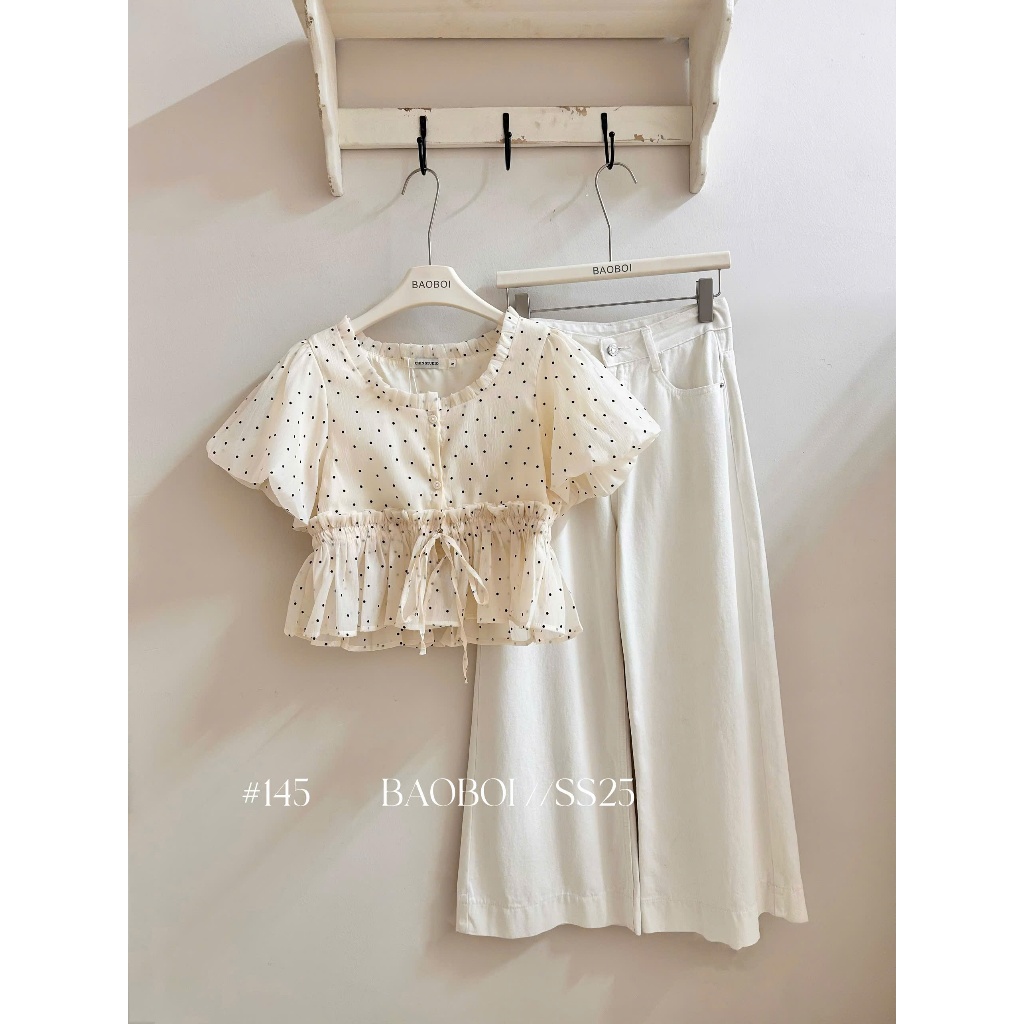 Áo  Sơ Mi Dáng Babydoll Crop Chấm Bi Tay Bồng Viền Bèo Dáng Bo Eo Dây Rút Cổ Tròn Joolate