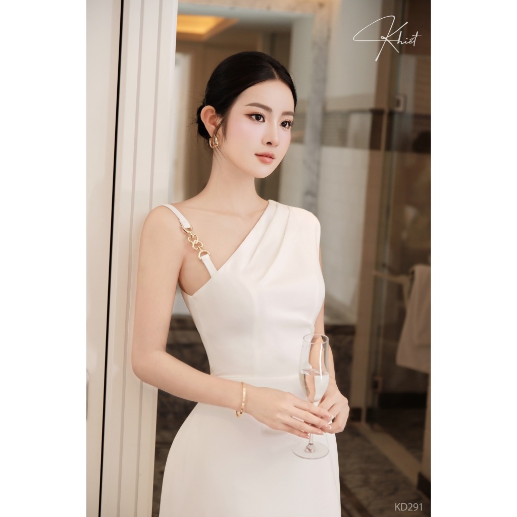 Đầm ngắn Khiết Style xược ý lệch vai phối móc xích vàng phong cách thanh lịch KD291