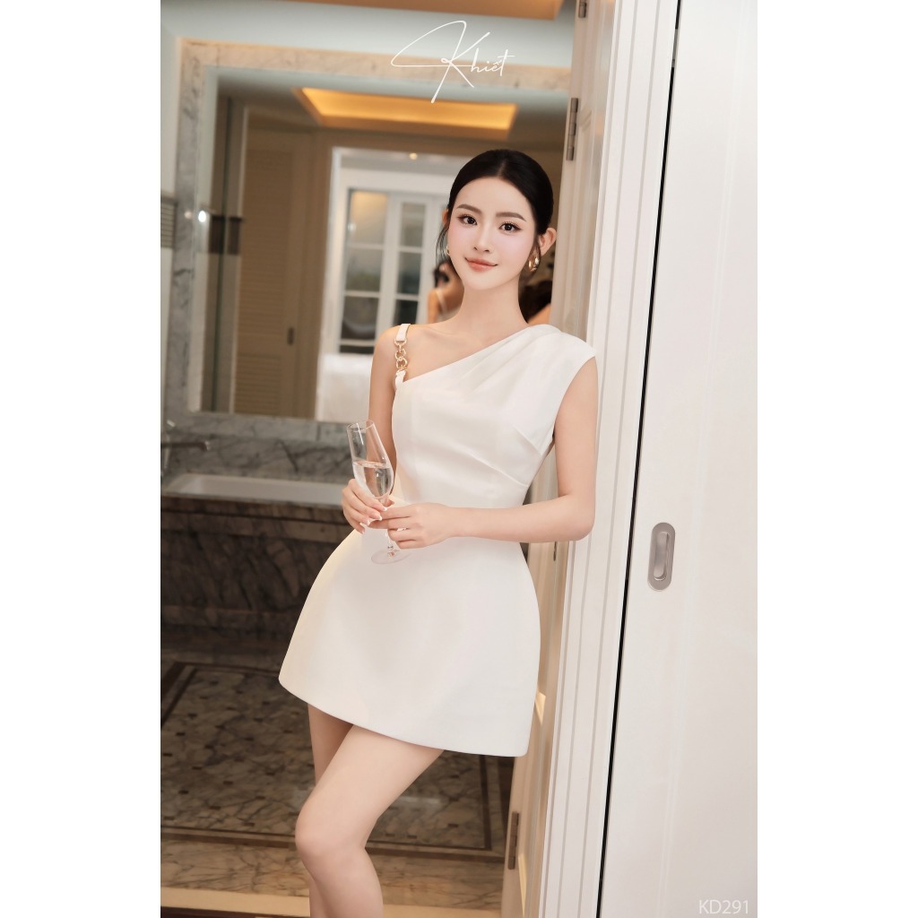 Đầm ngắn Khiết Style xược ý lệch vai phối móc xích vàng phong cách thanh lịch KD291