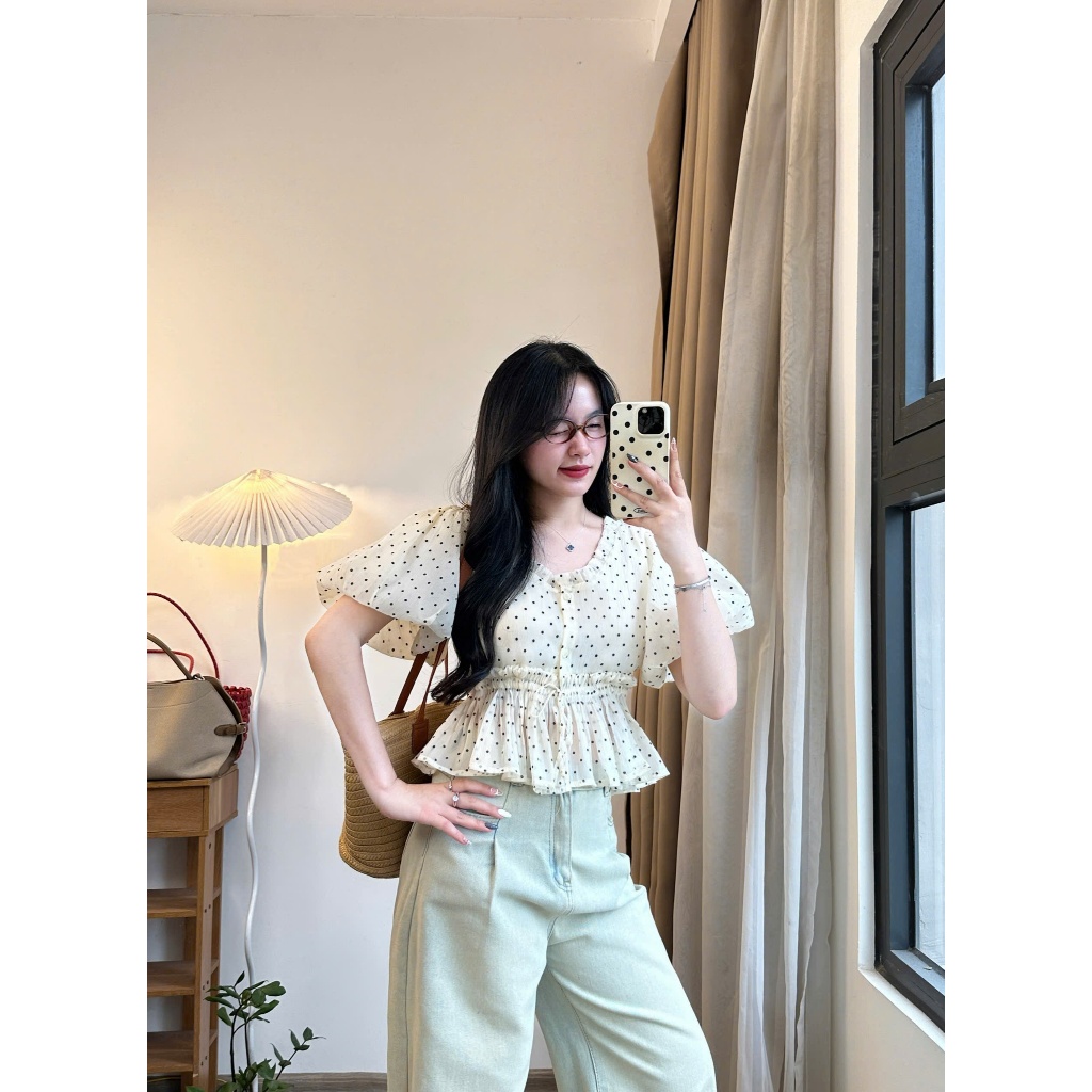 Áo  Sơ Mi Dáng Babydoll Crop Chấm Bi Tay Bồng Viền Bèo Dáng Bo Eo Dây Rút Cổ Tròn Joolate