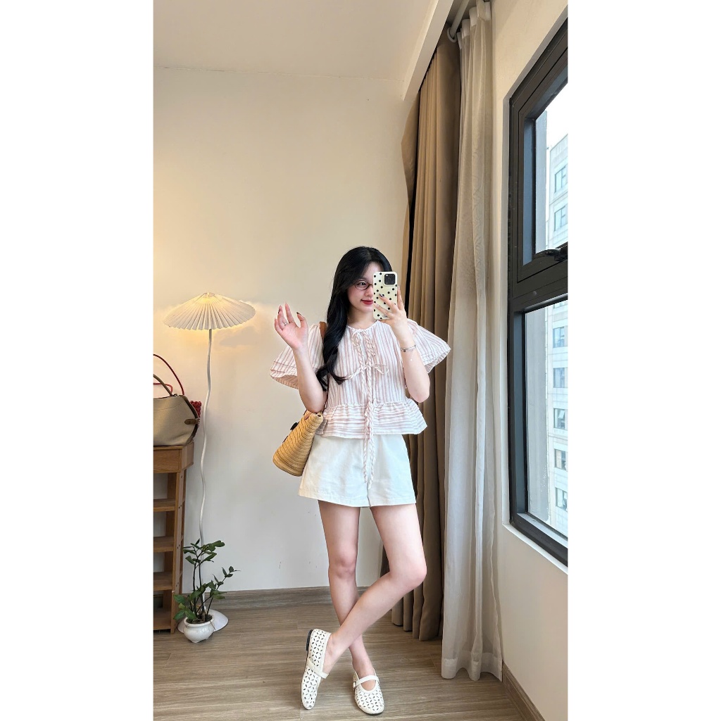Áo Sơ Mi Nữ Trắng Babydoll Tay Dài Bo Chun Eo Phối Ren Nhẹ Nhàng Vintage Hàn Quốc Joolate sm78