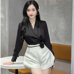 Sơ mi nữ lụa cổ chéo công sở kèm hoa A2079 Kymie