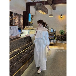Set bộ thời trang nữ 2 màu Áo chất Thô Trễ Vai Tay Dài phối Quần Đũi DàI Ống Rộng phong cách đi biển hot thanh lịch