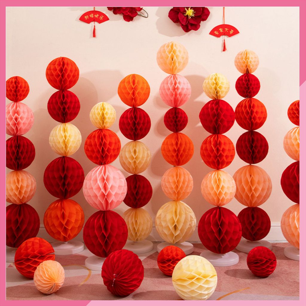 Set trụ đứng kèm đèn lồng tổ ong trang trí lễ hội, đám cưới, sự kiện - Kem Shop K108