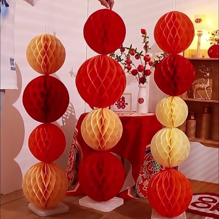 Set trụ đứng kèm đèn lồng tổ ong trang trí lễ hội, đám cưới, sự kiện - Kem Shop K108