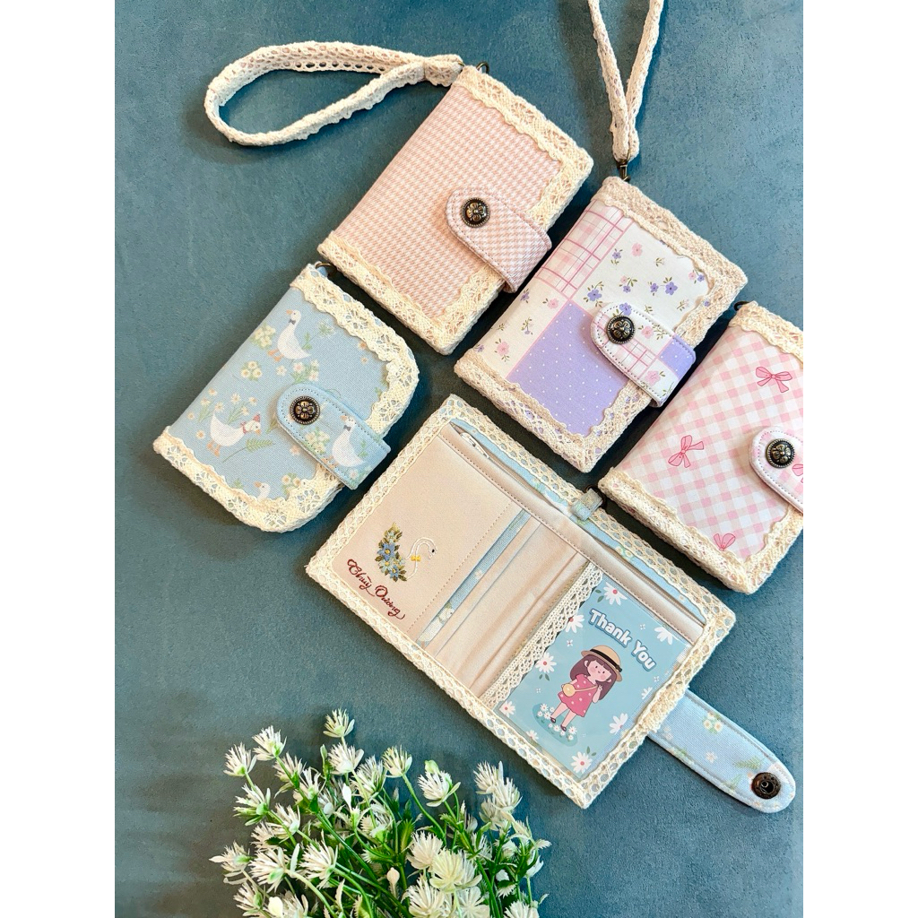 🌸Ví cầm tay dáng đứng họa tiết xinh xắn trẻ trung(Handmade) Có dây đeo tay và ngăn để ảnh ☘️