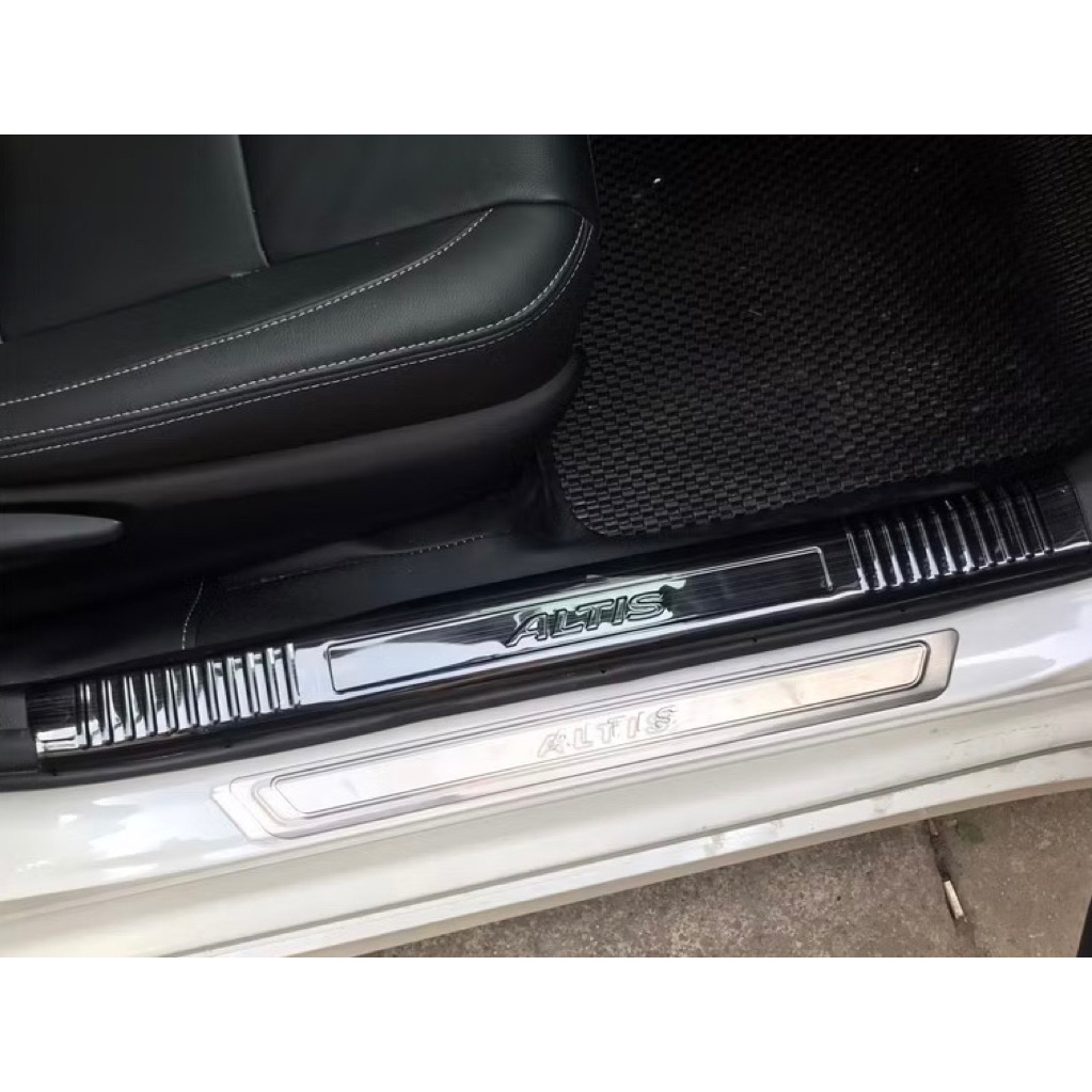 Ốp bậc cửa, nẹp bước chân xe Toyota Altis 2014-2025 vân Titan cao cấp