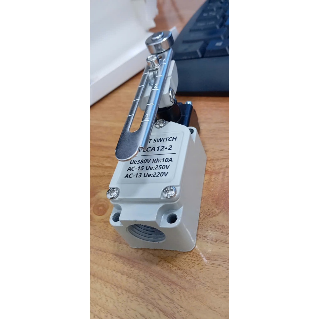 Công tắc hành trình Limit Switch WLCA12-2 cần dài giới hạn bánh xe, thân kim loại chịu lực tốt
