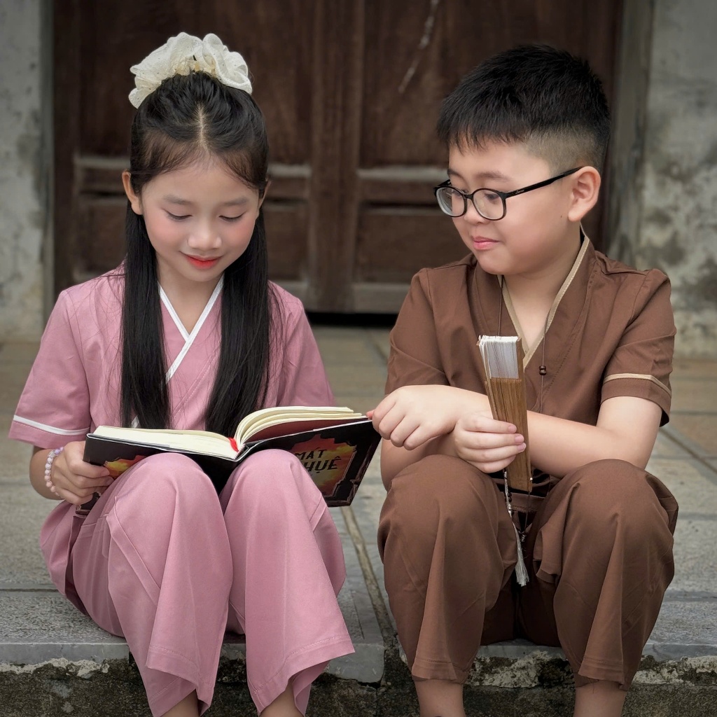 Pháp phục đi chùa cho bé trai, bé gái cổ vạt chéo lụa nhuyễn mềm mát Đồ lam cho bé đi lễ từ 16-40kg