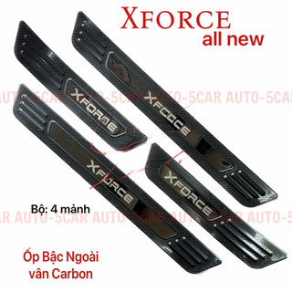 Ốp bậc cửa, nẹp bước chân trong, ngoài xe Mitsubishi Xforce 2023-2025 vân Cacbon cao cấp
