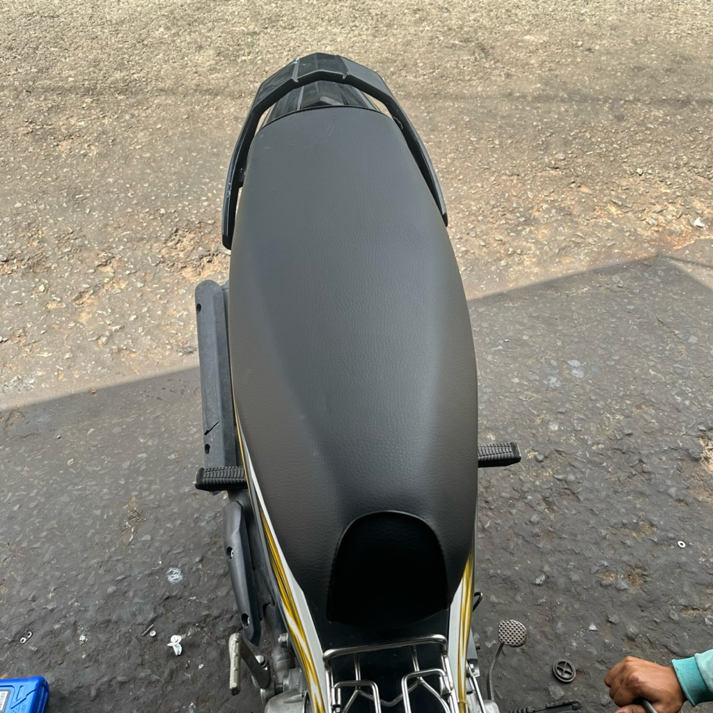Da yên Yamaha Sirius 110 xăng cơ kiểu zin (sử dụng kim bọc yên)