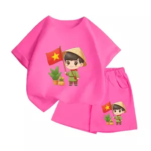 Bộ Cộc Tay Cho Bé – In Hình Bé Trai Cầm Cờ Việt Nam, Vải Cotton Thoáng Mát Dễ Mặc (M 227)
