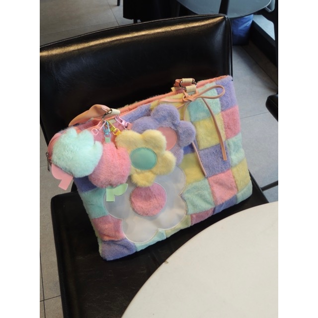 Puffie bag BLOOM - Túi tote vải lông phối da hoạ tiết nhiều màu pastel.