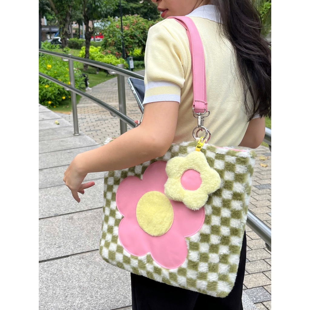 Checkerboard bag BLOOM - Túi tote vải lông phối da hoạ tiết bông hoa