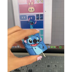Miếng Dán Trang Trí Bảo Vệ Cục Sạc điện thoại iPhone. Decal sticker Họa tiết hoạt hình dễ thương. Chống nước