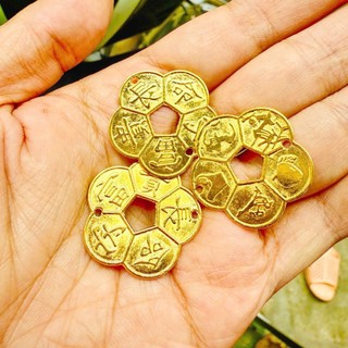 Túi gấm và 3 đồng xu hoa mai mạ vàng 3cm phong thuỷ
