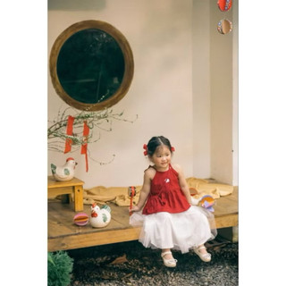 Set váy áo đỏ chân váy trắng linen cho bé