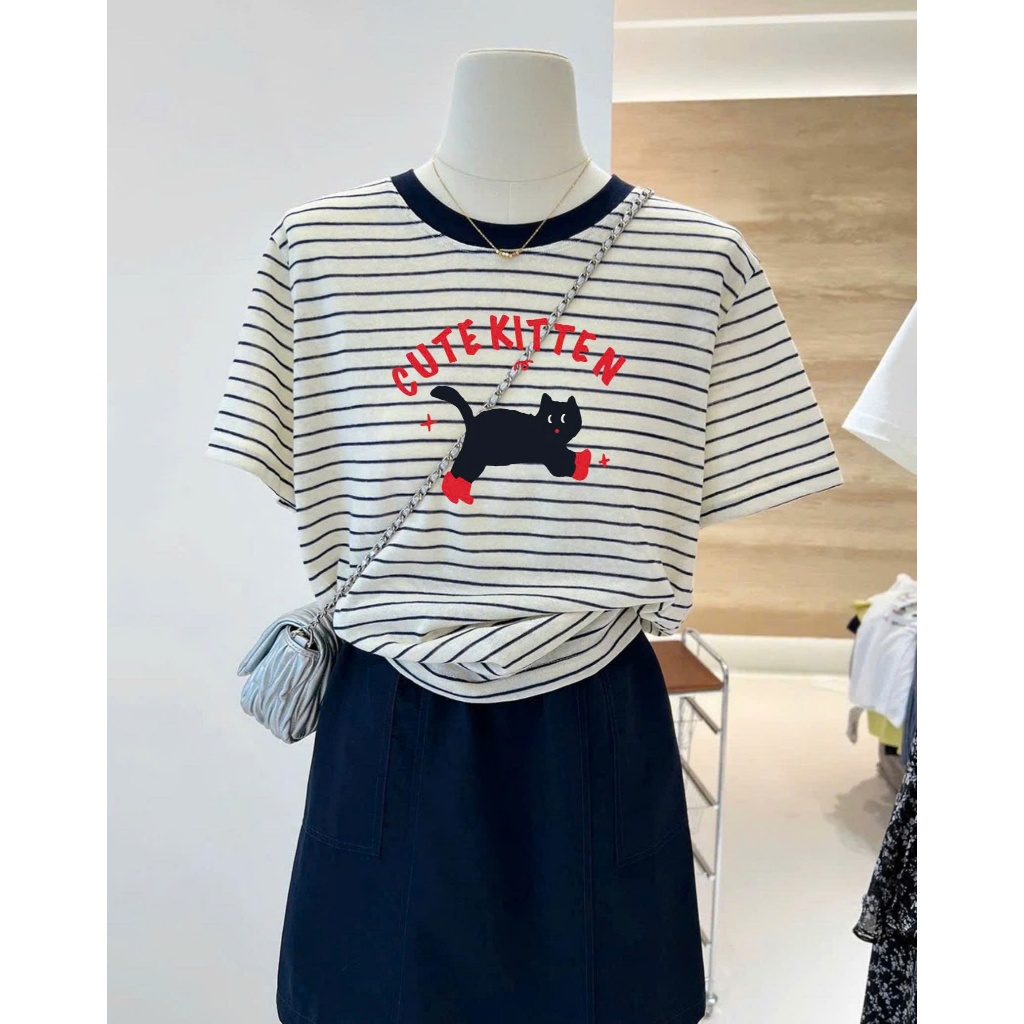 Sọc V đen mèo cute