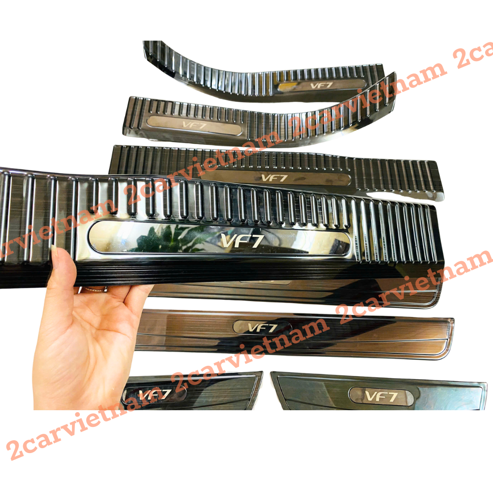 Ốp bậc cửa, Nẹp bước chân xe Vinfast VF7 Vân Titan, chống xước cửa xe cao cấp