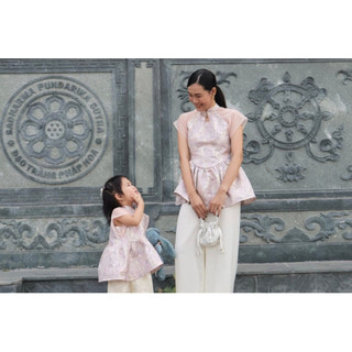 Set đồ mẹ và bé mặc đôi cách tân hồng pastel