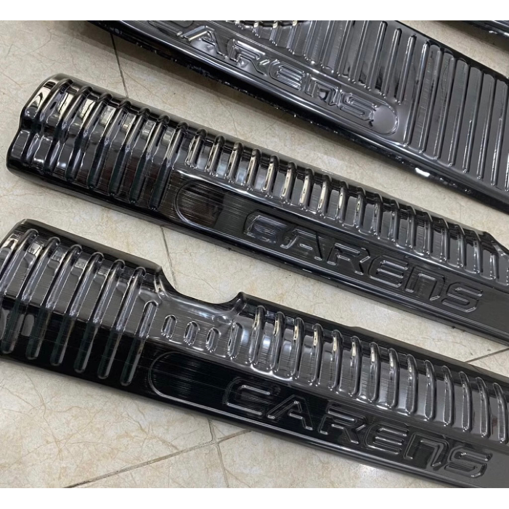 Ốp bậc cửa, nẹp bước chân xe KIA Carens 2022-2025 vân Titan cao cấp