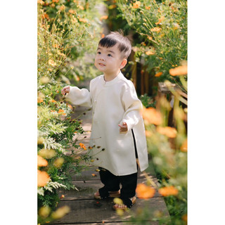 Áo dài trắng bé trai phối quần đen