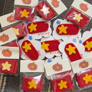 Kẹp tóc handmade theo ý tưởng cờ VN.