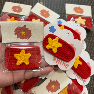 Kẹp tóc handmade theo ý tưởng cờ VN.