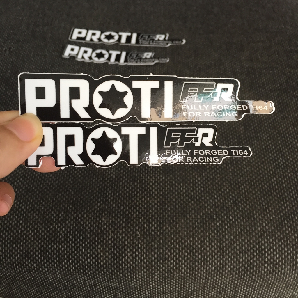 Logo PROTI[11.6x2.1cm] trắng nền đen. Hình dán decal siêu dính, chống nước, tem đua trang trí