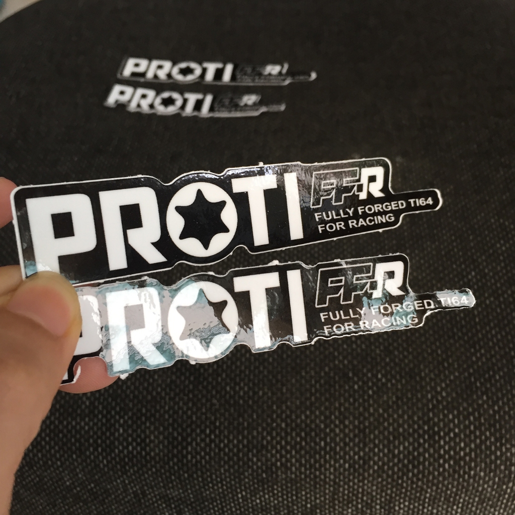 Logo PROTI[11.6x2.1cm] trắng nền đen. Hình dán decal siêu dính, chống nước, tem đua trang trí