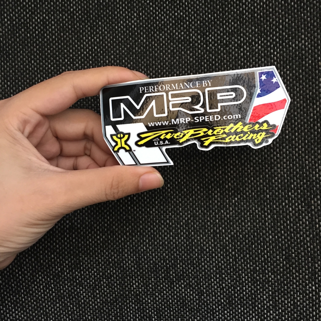 Logo TBs racing. Kích thước 10.4 x 5.8cm. Hình dán decal siêu dính. Chống nước, tem đua trang trí.