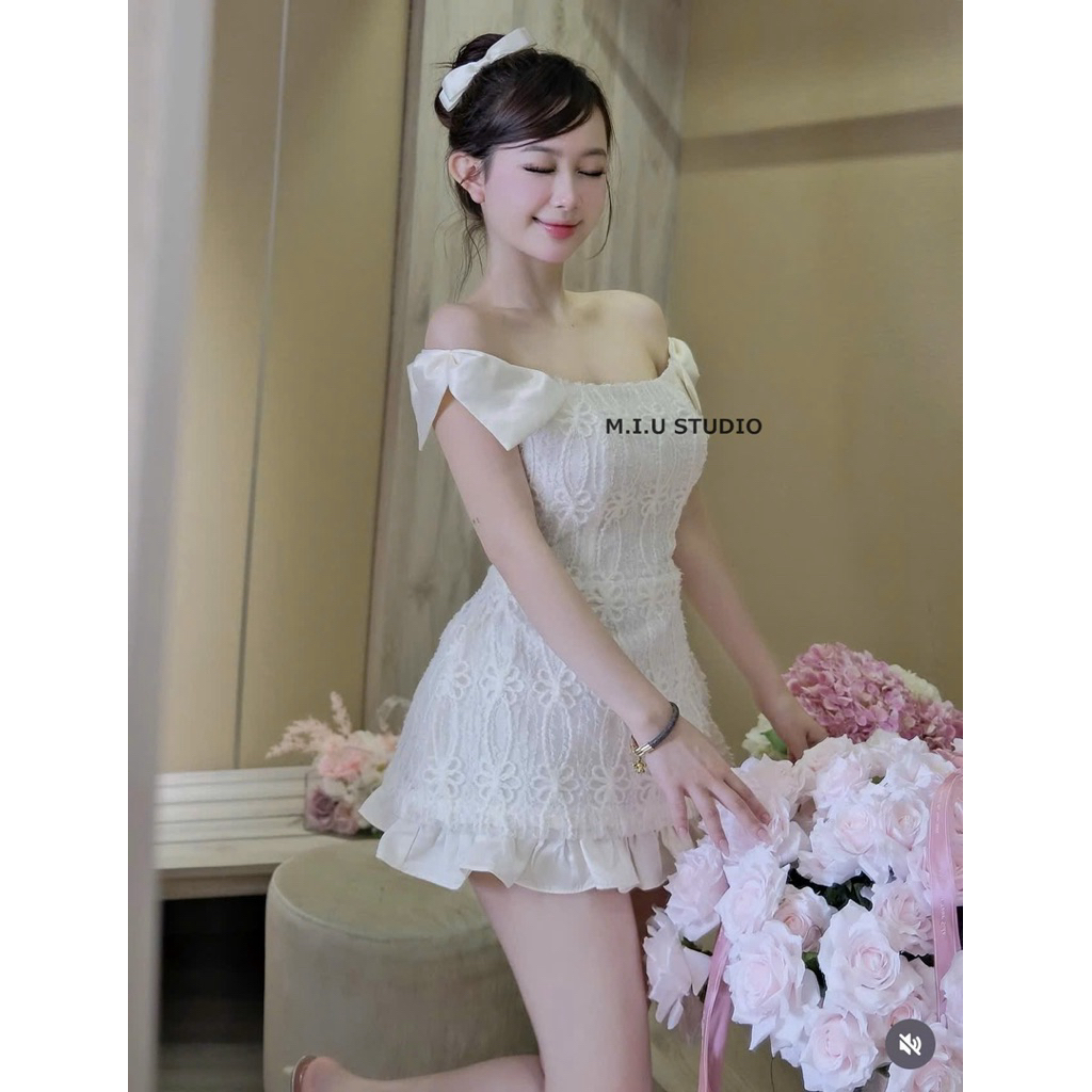 “Sohi dress” Đẫm trễ vai nơ phối ren hoa nổi cao cấp, Váy nữ viền bèo dập ly thiết kế chiết eo tôn dáng • MIU.STUDIO