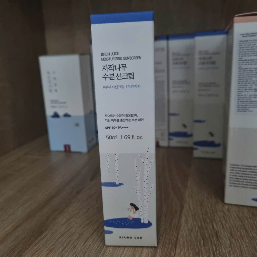 Kem chống nắng Round Lab Birch Juice Moisturizing Sunscreen 50ml bảo vệ da quang phổ rộng (xanh dương)