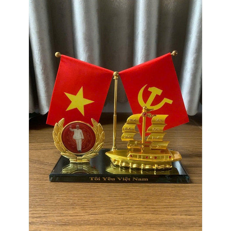 Bộ Cờ Tổ Quốc Trang Trí Taplo Xe Ô tô Nhà Của Văn Phòng Cờ Thuận Buồm Vạn Dặm Bình An