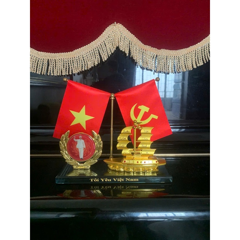 Bộ Cờ Tổ Quốc Trang Trí Taplo Xe Ô tô Nhà Của Văn Phòng Cờ Thuận Buồm Vạn Dặm Bình An