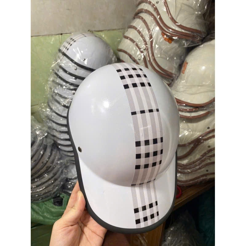 Combo 2 Mũ Bảo Hiểm Lưỡi Trai Sọc Kẻ Đen + Trắng Nhựa ABS Chống Va Đập