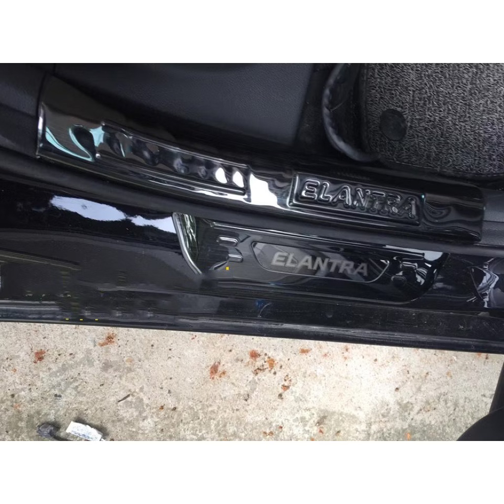 Ốp bậc cửa, nẹp bước chân xe Huyndai Elantra 2016-2022 vân Titan hàng cao cấp